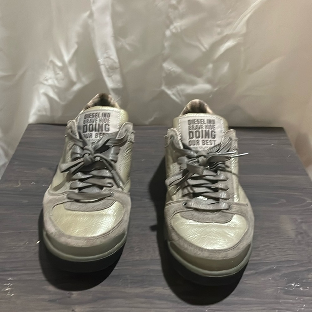 DIESEL SIZE 10 MENS SNEAKER. SILVER AND TAUPE. PLAID INTERIOR. GENTLY USED.